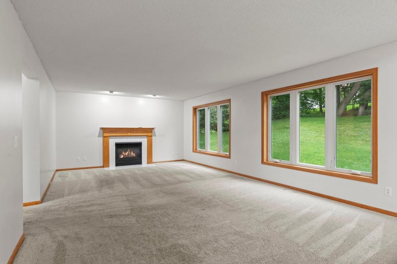 1132 Falls Cir, Chaska, MN 55318