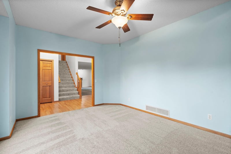 1132 Falls Cir, Chaska, MN 55318