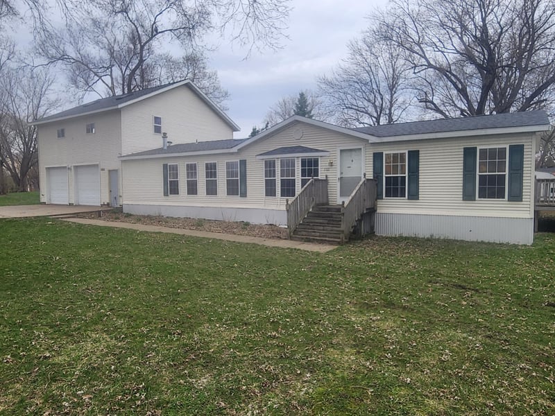 288 W 18th St, Cochrane, WI 54622