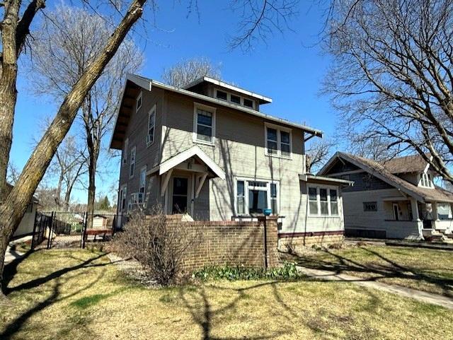 528 11th St, Windom, MN 56101