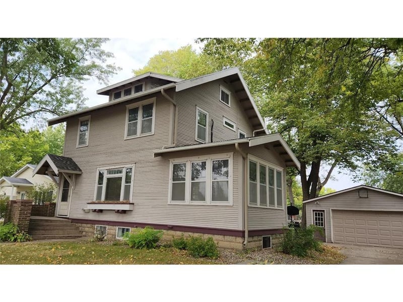 528 11th St, Windom, MN 56101