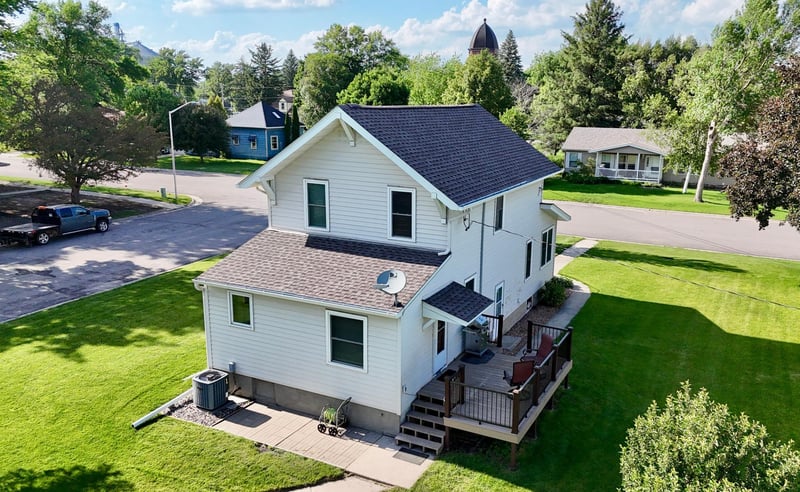 407 E Fairview Ave, Olivia, MN 56277