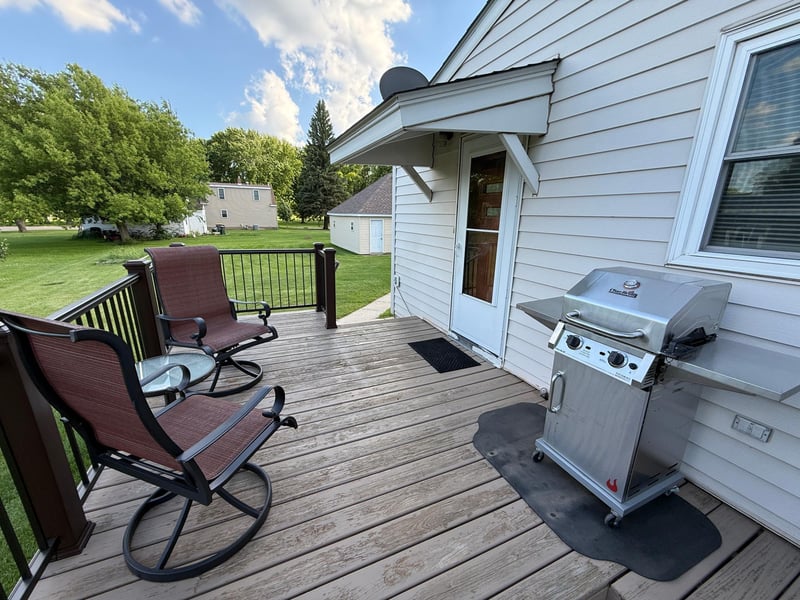 407 E Fairview Ave, Olivia, MN 56277