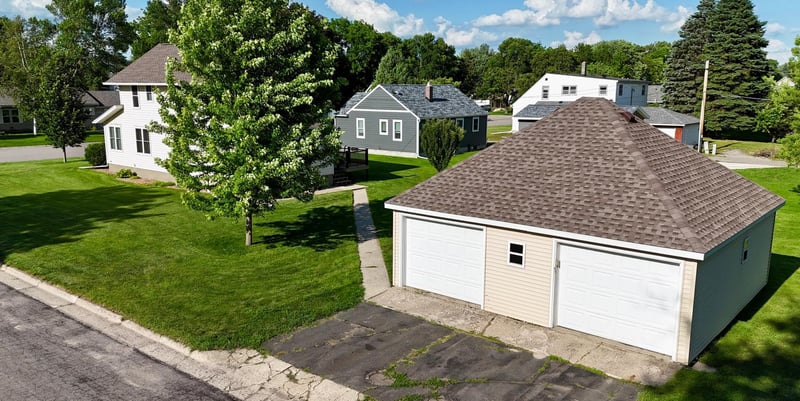 407 E Fairview Ave, Olivia, MN 56277