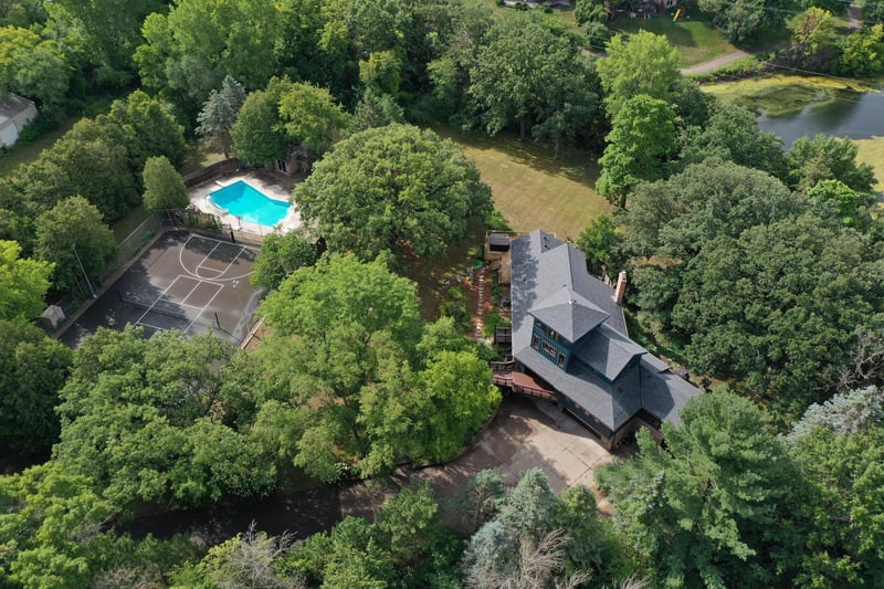 776 Golden Meadow Rd, Eagan, MN 55123