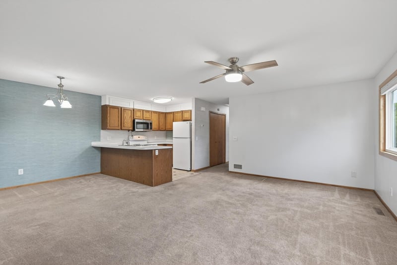 8519 S Pond Trl, Champlin, MN 55316