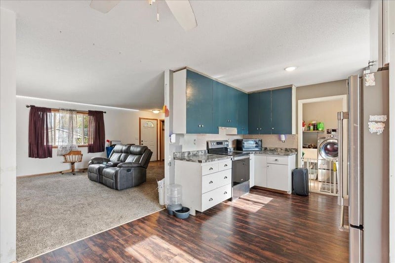 712 8th St NE, Little Falls, MN 56345