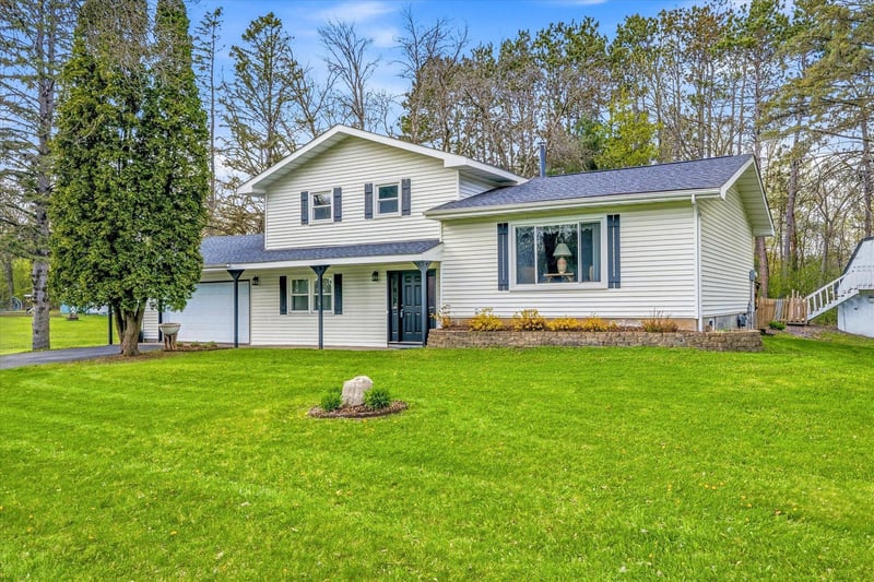 6422 Donnybrook Dr, North Branch, MN 55056