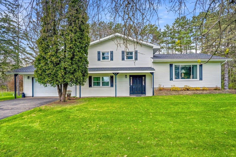 6422 Donnybrook Dr, North Branch, MN 55056