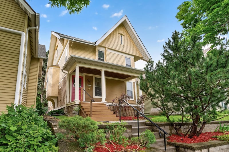 702 4th St E, Saint Paul, MN 55106