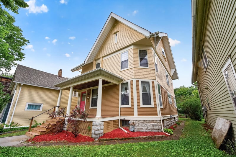 702 4th St E, Saint Paul, MN 55106