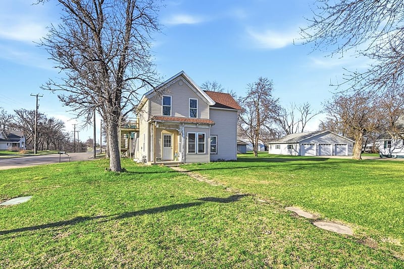 301 Minnie St, Paynesville, MN 56362