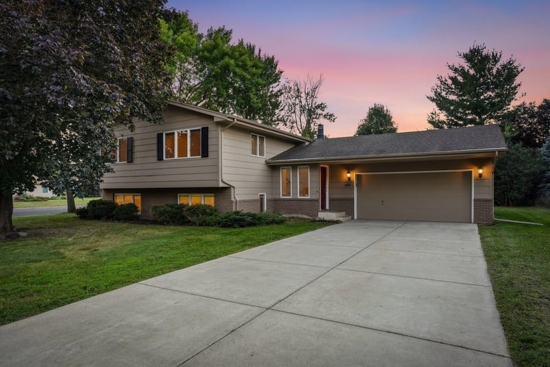 1198 Harrison St S, Shakopee, MN 55379