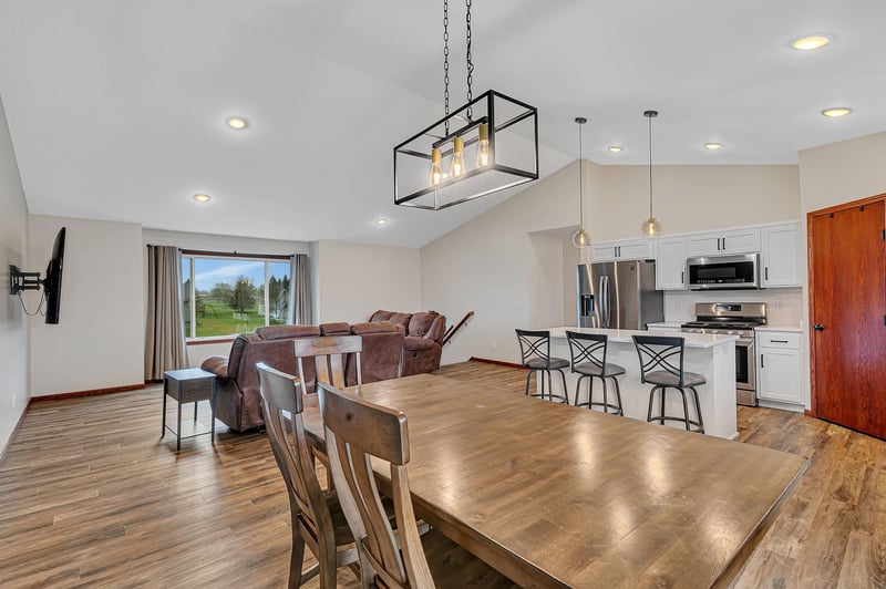 548 11th Ave NE, Melrose, MN 56352