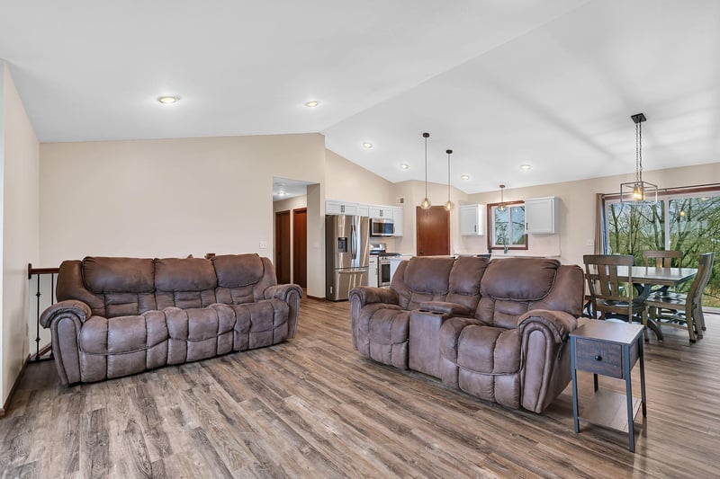 548 11th Ave NE, Melrose, MN 56352