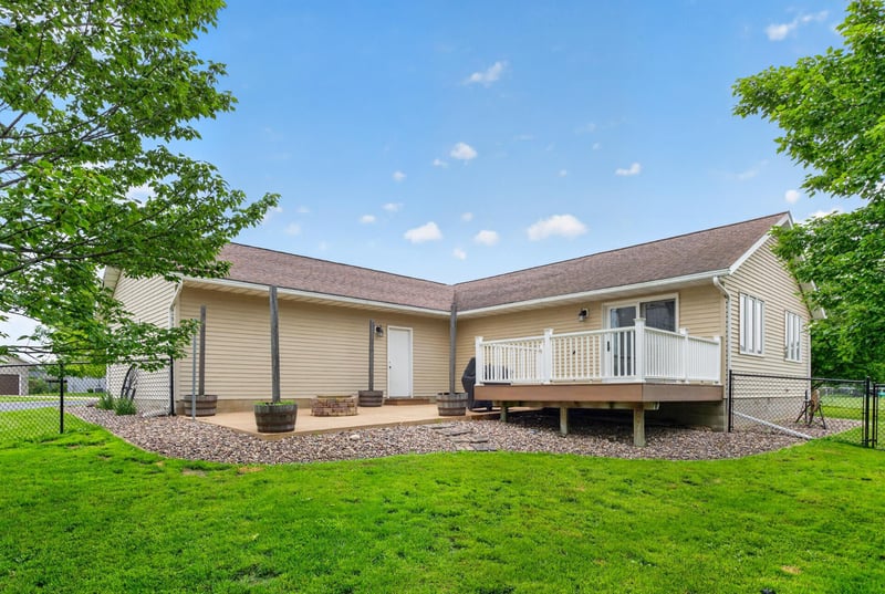 100 Capelle St, Spring Valley, MN 55975