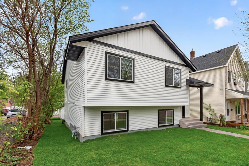 1126 Edgerton St, Saint Paul, MN 55130