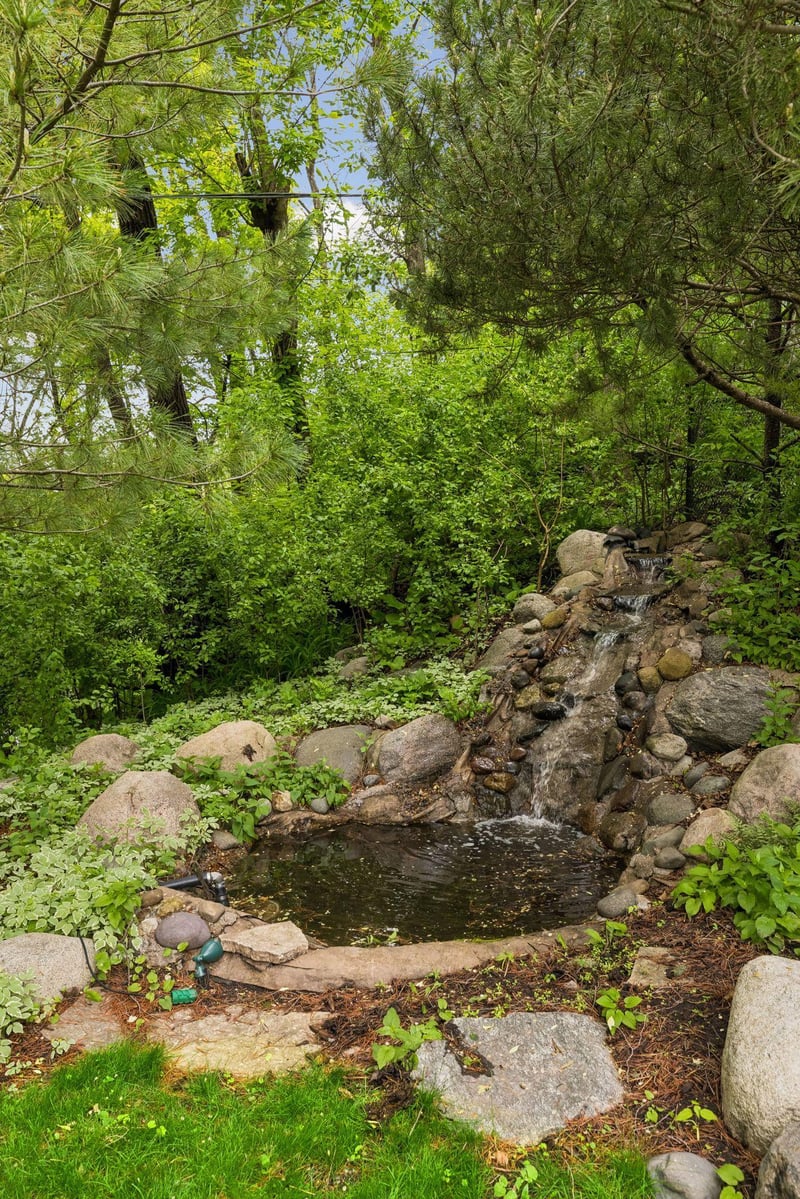 3932 W 58th St, Edina, MN 55424