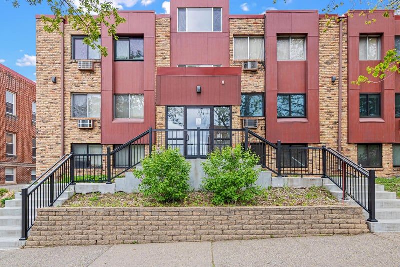 520 Ridgewood Ave #3, Minneapolis, MN 55403