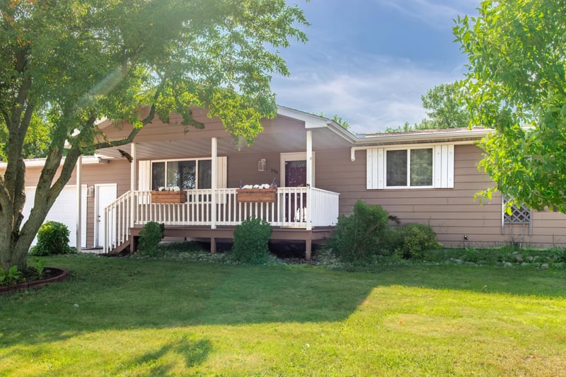 196 Hillcrest Ave, Spicer, MN 56288