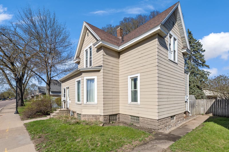 1312 George St, La Crosse, WI 54603