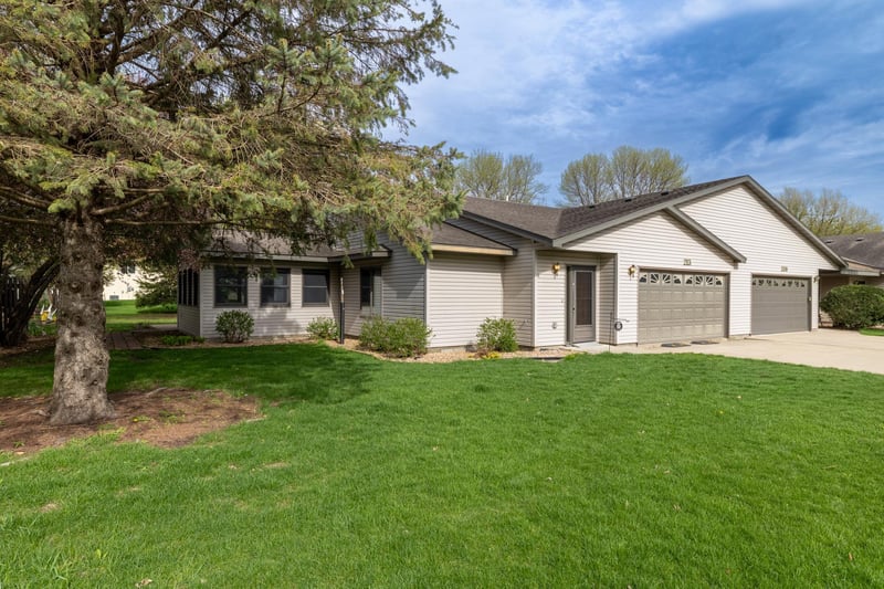 213 Foxborough Ln, Le Sueur, MN 56058