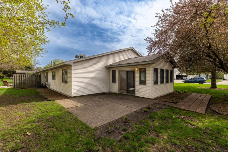 213 Foxborough Ln, Le Sueur, MN 56058