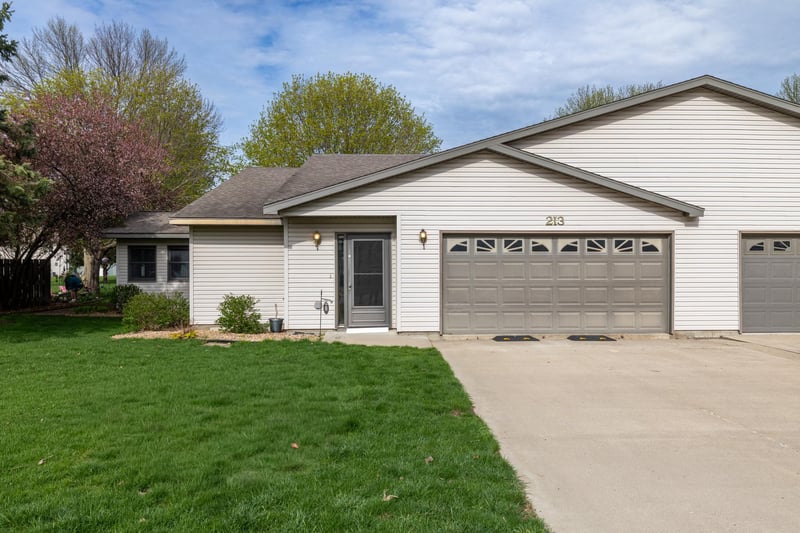 213 Foxborough Ln, Le Sueur, MN 56058