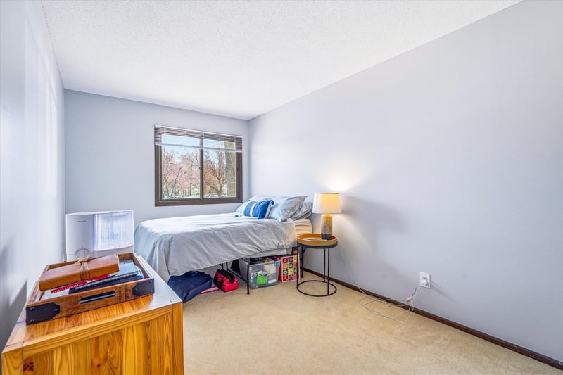 1601 N Innsbruck Dr #102NE, Fridley, MN 55432