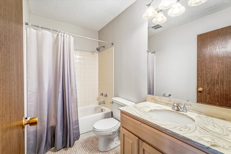 1601 N Innsbruck Dr #102NE, Fridley, MN 55432