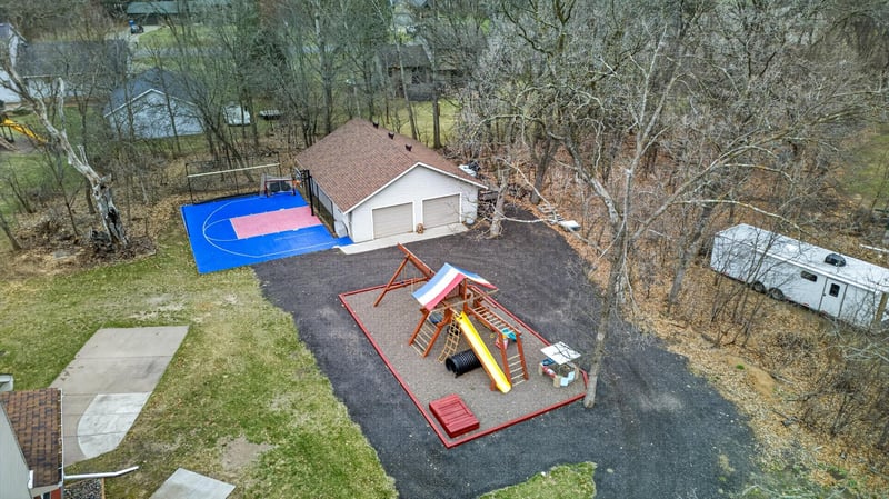 3335 Ten Oaks St S, Cambridge, MN 55008