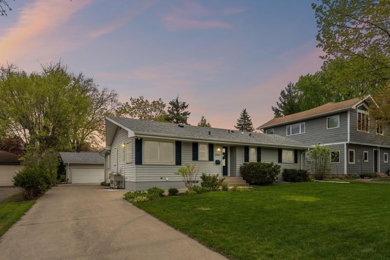 2905 Townview Ave NE, Saint Anthony, MN 55418