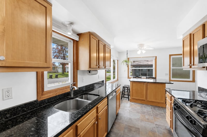 2905 Townview Ave NE, Saint Anthony, MN 55418