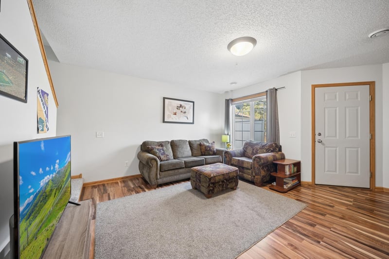 206 E Orchard St, Belle Plaine, MN 56011