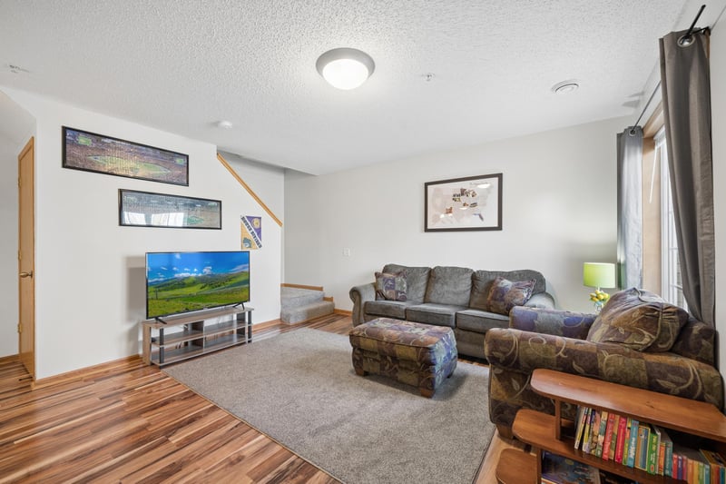 206 E Orchard St, Belle Plaine, MN 56011