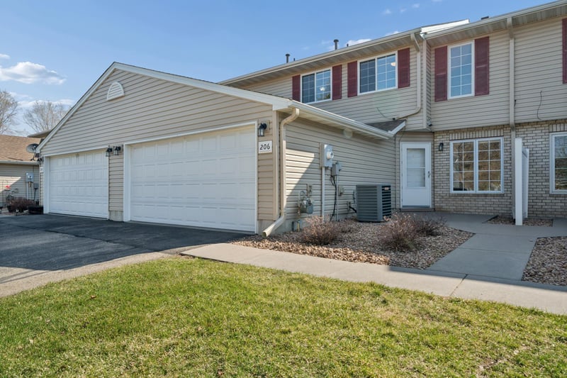 206 E Orchard St, Belle Plaine, MN 56011