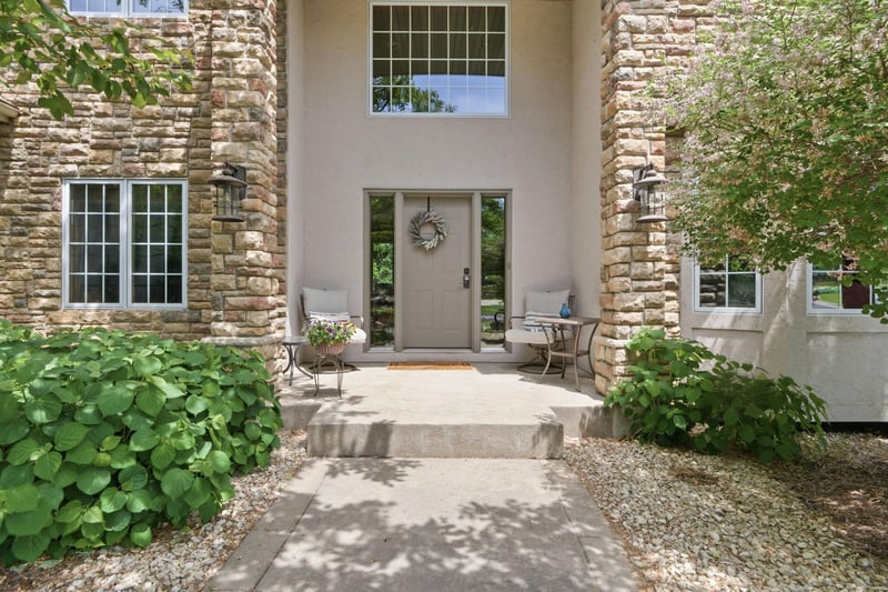3489 Wolfberry Ct, Eagan, MN 55123