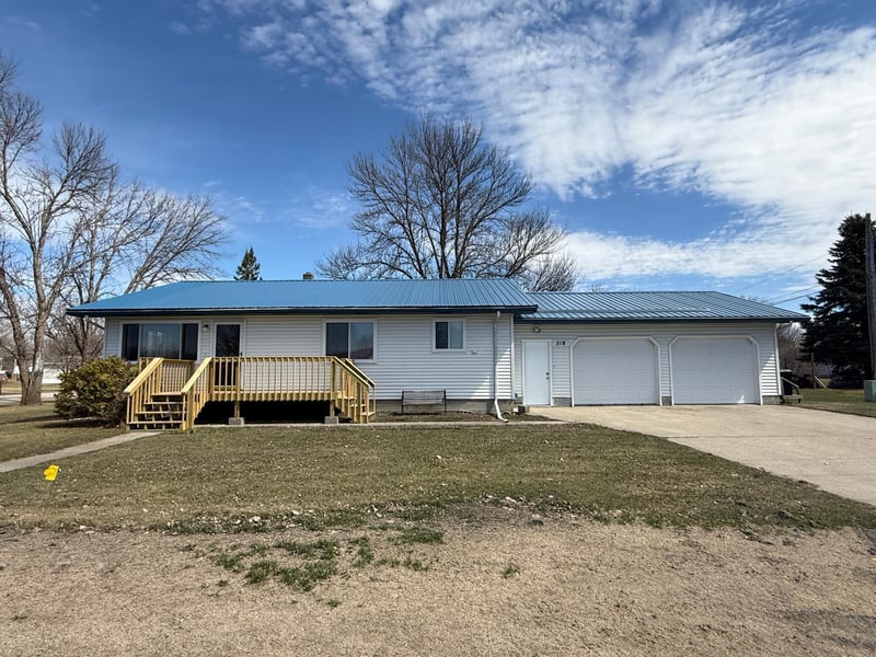 318 5th St NW, Mahnomen, MN 56557
