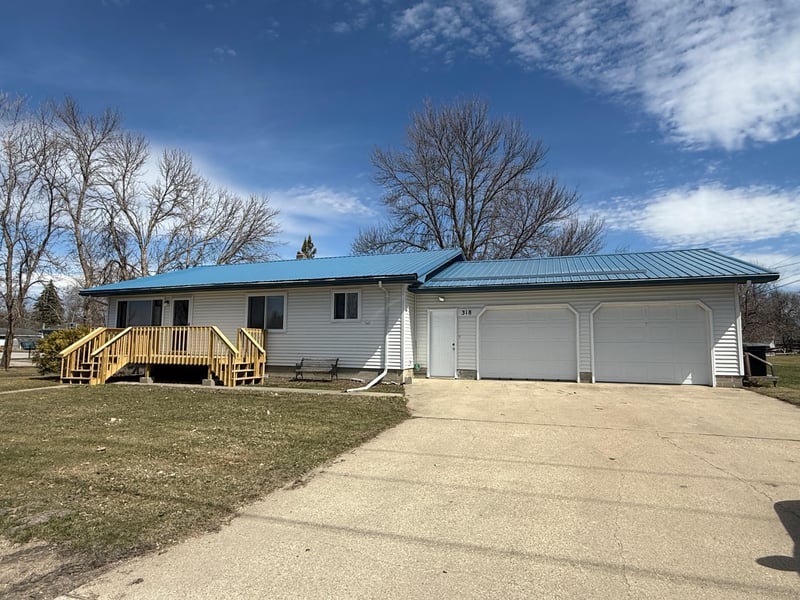 318 5th St NW, Mahnomen, MN 56557