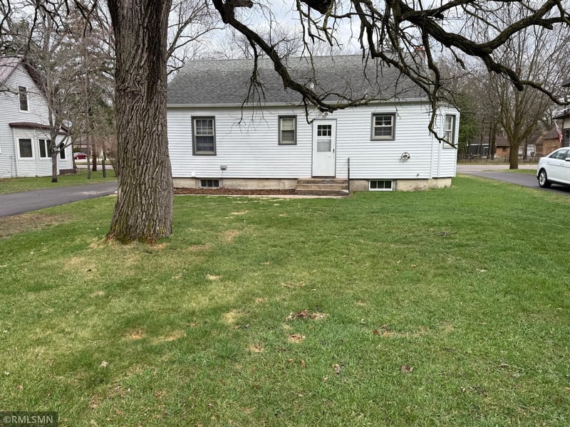 303 8th Ave S, Princeton, MN 55371