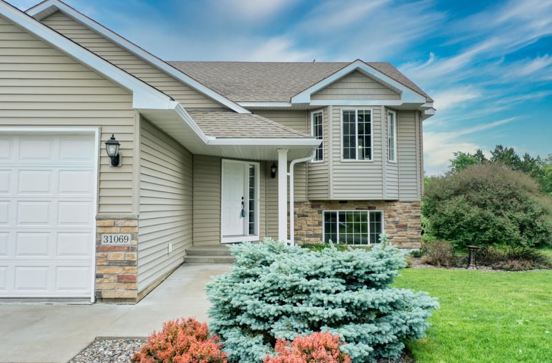 31069 Algonquin Trl, Chisago City, MN 55013