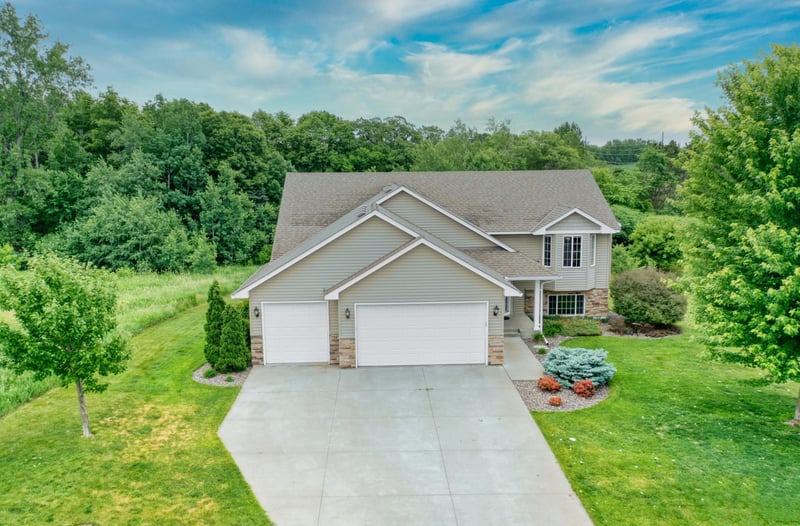 31069 Algonquin Trl, Chisago City, MN 55013