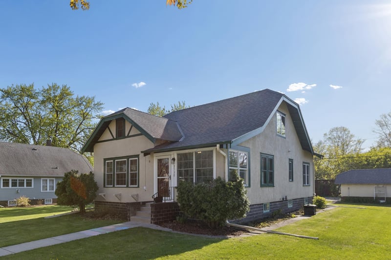 1715 Greeley Ave N, Glencoe, MN 55336