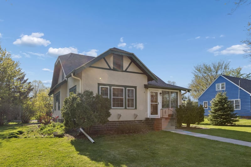 1715 Greeley Ave N, Glencoe, MN 55336