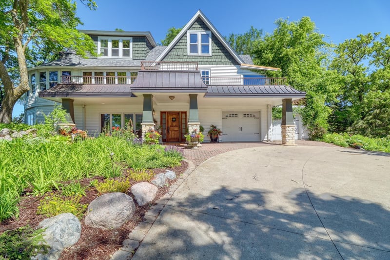 1812 E Shore Dr, Detroit Lakes, MN 56501