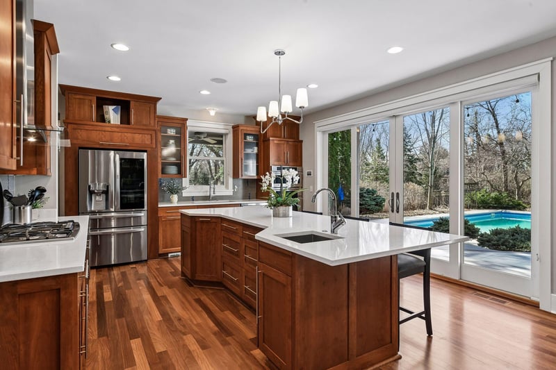 154 Babcock Ln, Wayzata, MN 55391