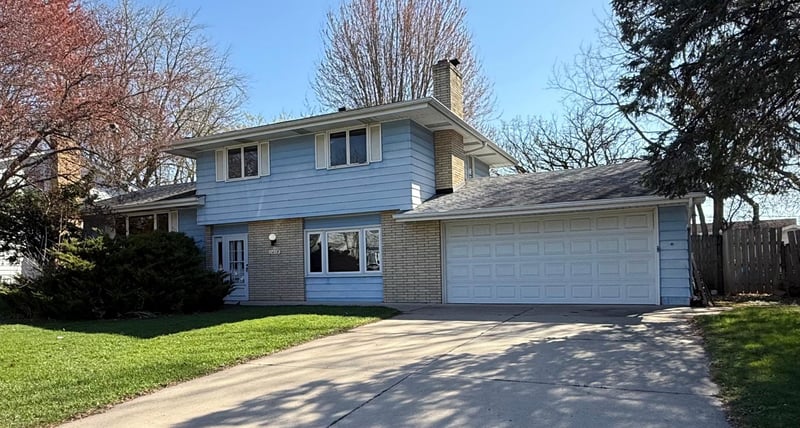 1417 Pinewood Dr, Woodbury, MN 55125