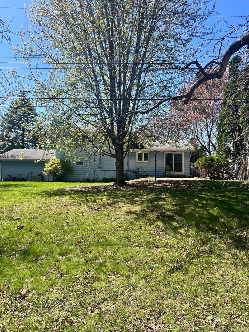 1417 Pinewood Dr, Woodbury, MN 55125