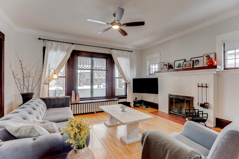 2433 W 22nd St, Minneapolis, MN 55405