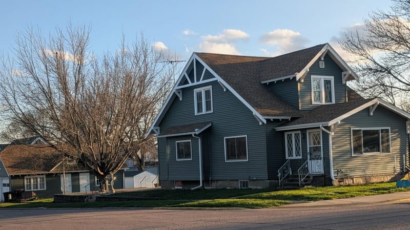301 W 4th St, Winthrop, MN 55396
